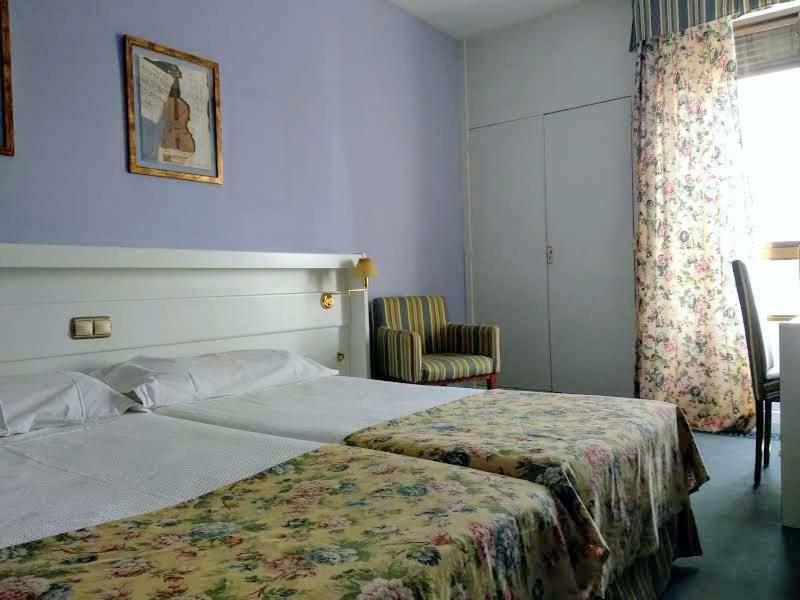 Hotel Las Cigueenas Trujillo Kültér fotó