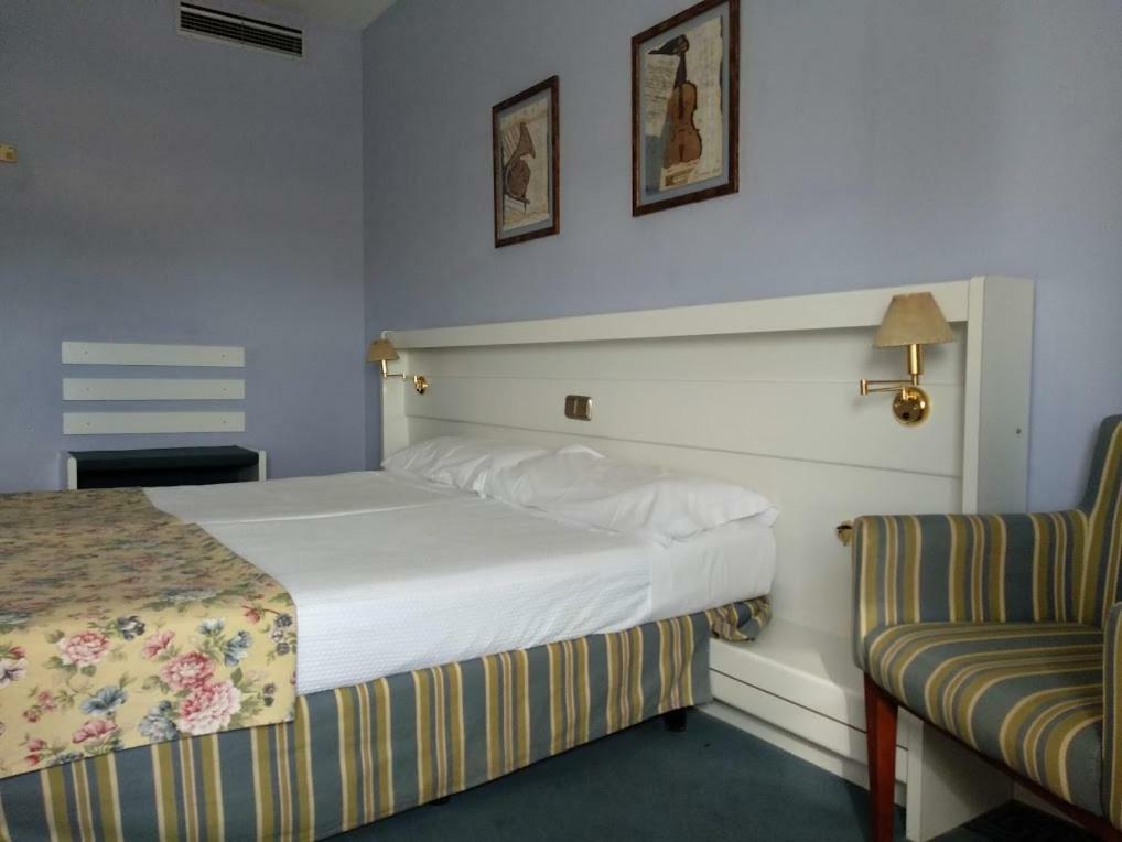 Hotel Las Cigueenas Trujillo Kültér fotó