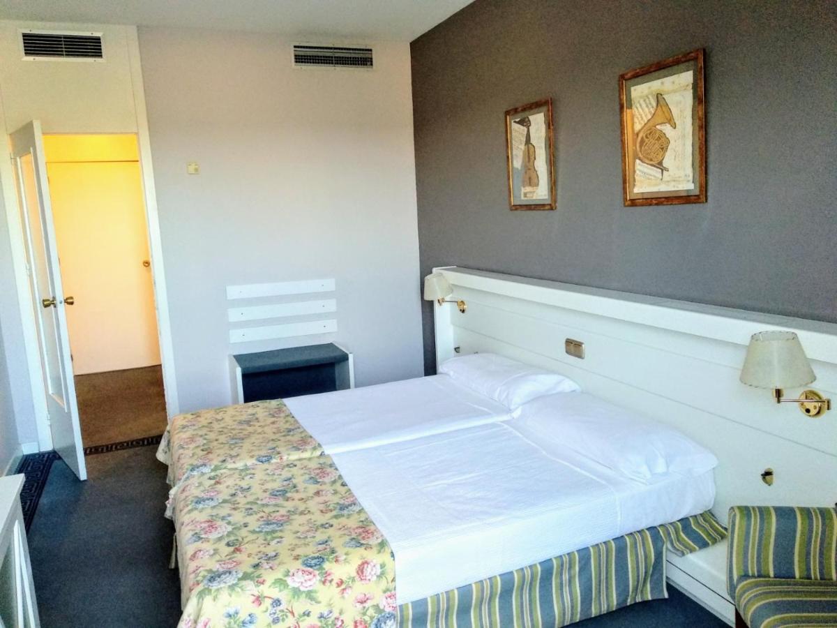 Hotel Las Cigueenas Trujillo Kültér fotó