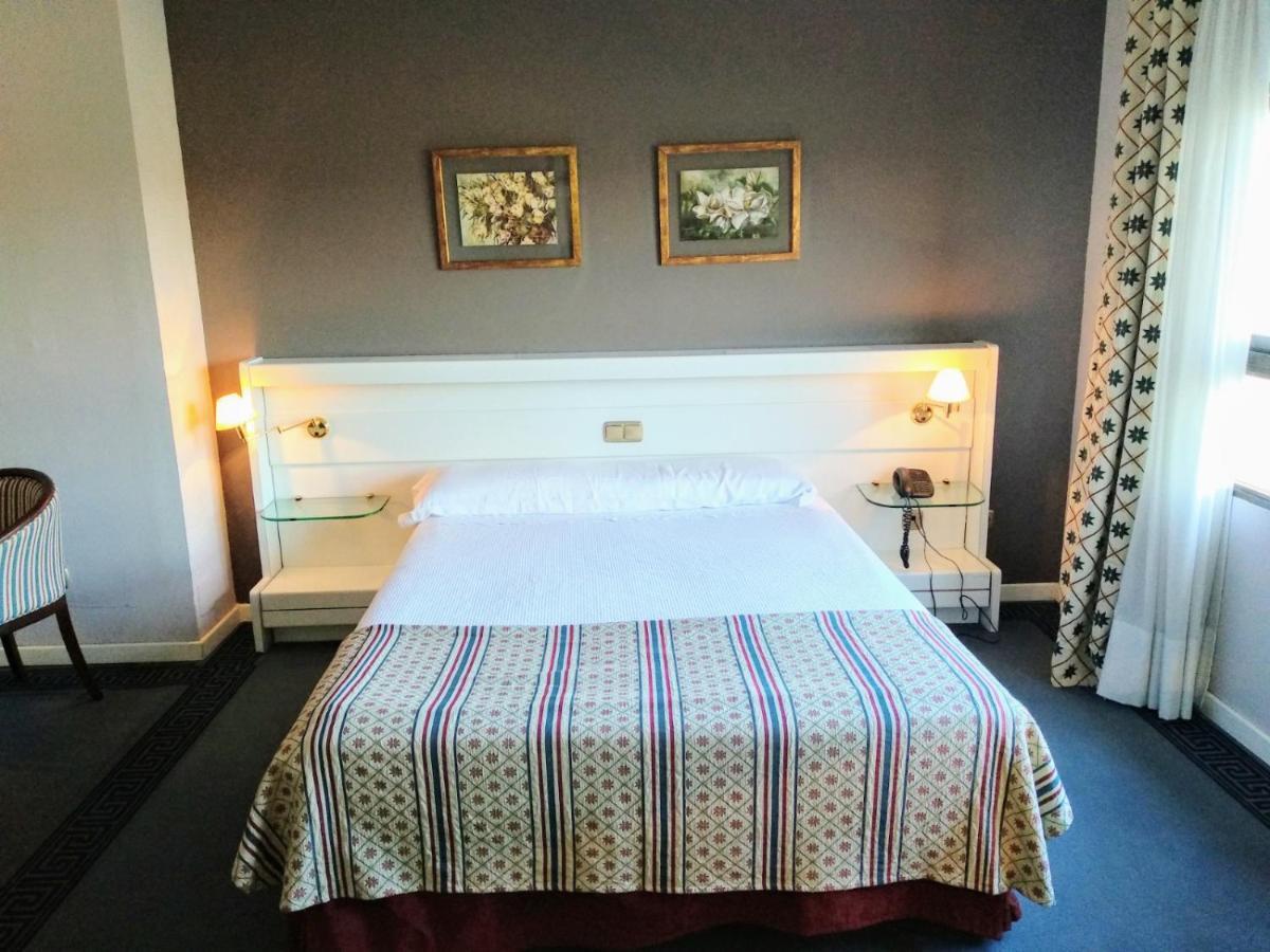 Hotel Las Cigueenas Trujillo Kültér fotó
